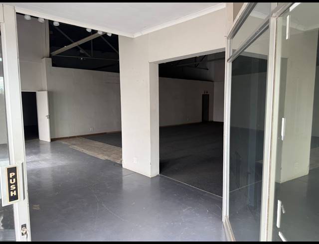 548M² WAREHOUSE TO LET IN LANSERIA